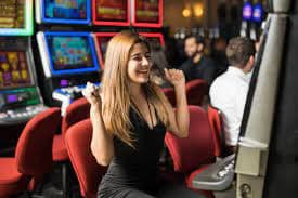 Kalender bonus reload VIP menampilkan hari-hari dan tingkat bonus untuk setiap tingkat VIP